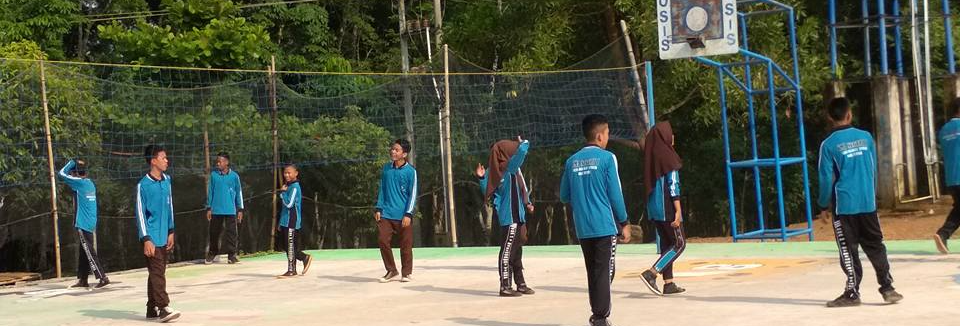 Kegiatan olahraga siswa siswi SMA Negeri 1 Semendawai Timur