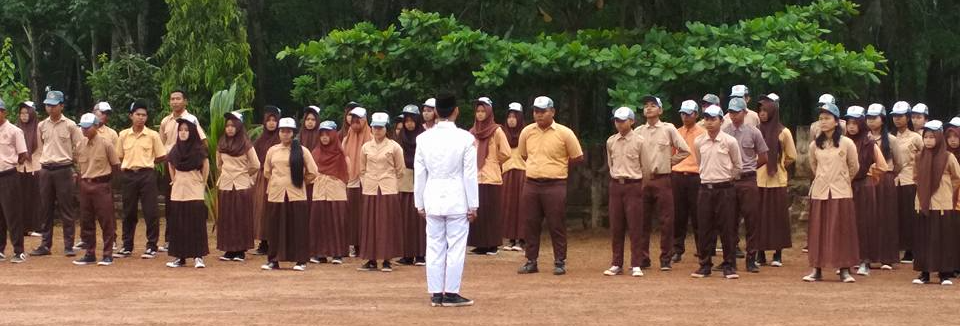 Upacara peringatan Hari Sumpah Pemuda 28 Oktober 2017 di SMA Negeri 1 Semendawai Timur.
